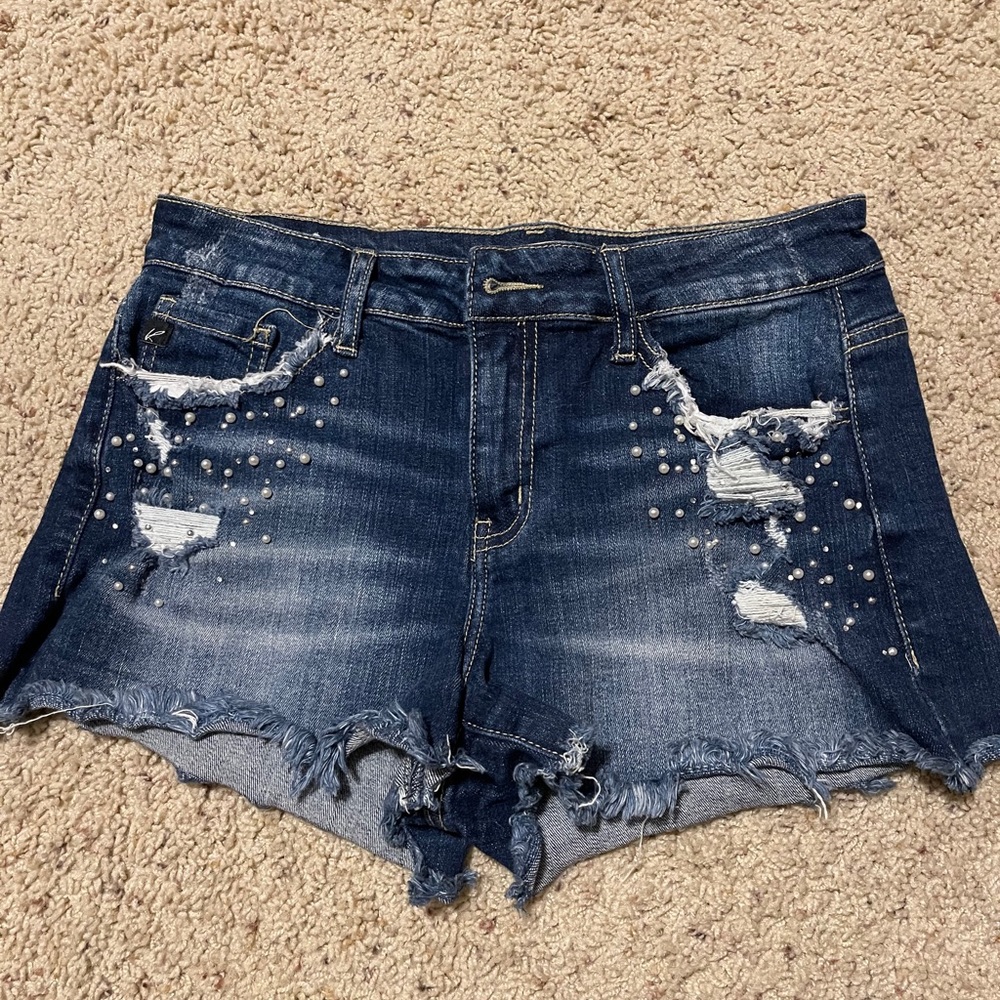 KanCan short with pearl details